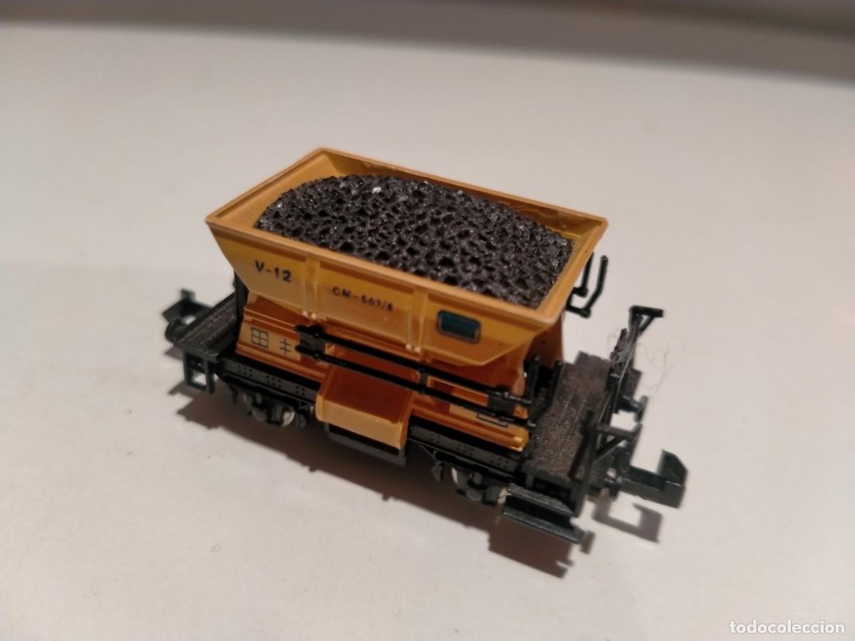 Trenes escala: Vagoneta de minas amarilla de Ibertren N con carga de carb&oacute;n