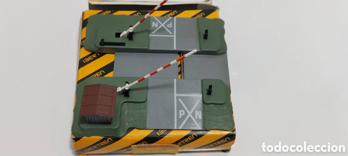 Trenes escala: IBERTREN N - PASO A NIVEL CON CAJA REF. 724