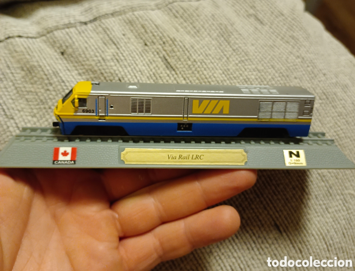 Trenes escala: locomotora estatica Via Rail Canada escala N 1:160 del prado