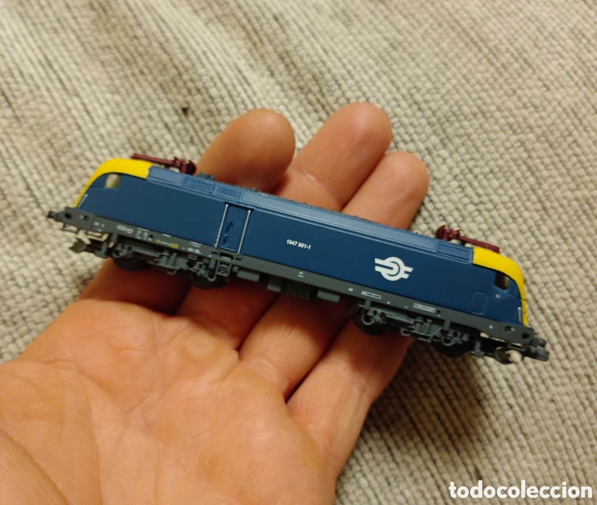 Trenes escala: locomotora estatica 1047 MAV bo-bo escala N 1:160 del prado