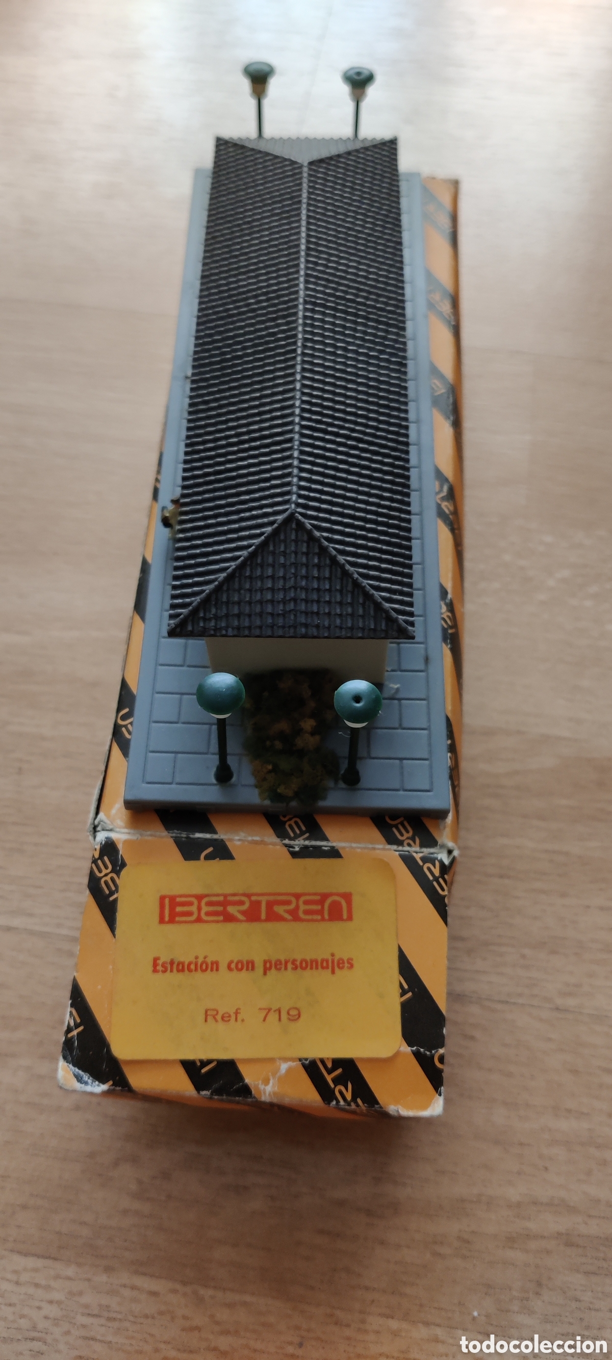 Trenes escala: IBERTREN N - ESTACI&Oacute;N CON PERSONAJES REF. 719