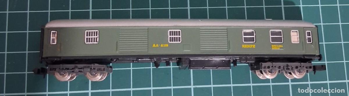 Trenes escala: Vag&oacute;n Furg&oacute;n serie 8000 RENFE. En muy buen estado. Sin caja.