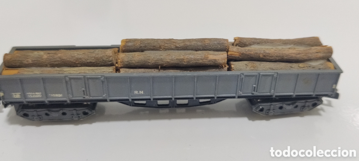 Trenes escala: IBERTREN N - VAG&Oacute;N BORDE ALTO 4 EJES GRIS CON TRONCOS, REF. 416.