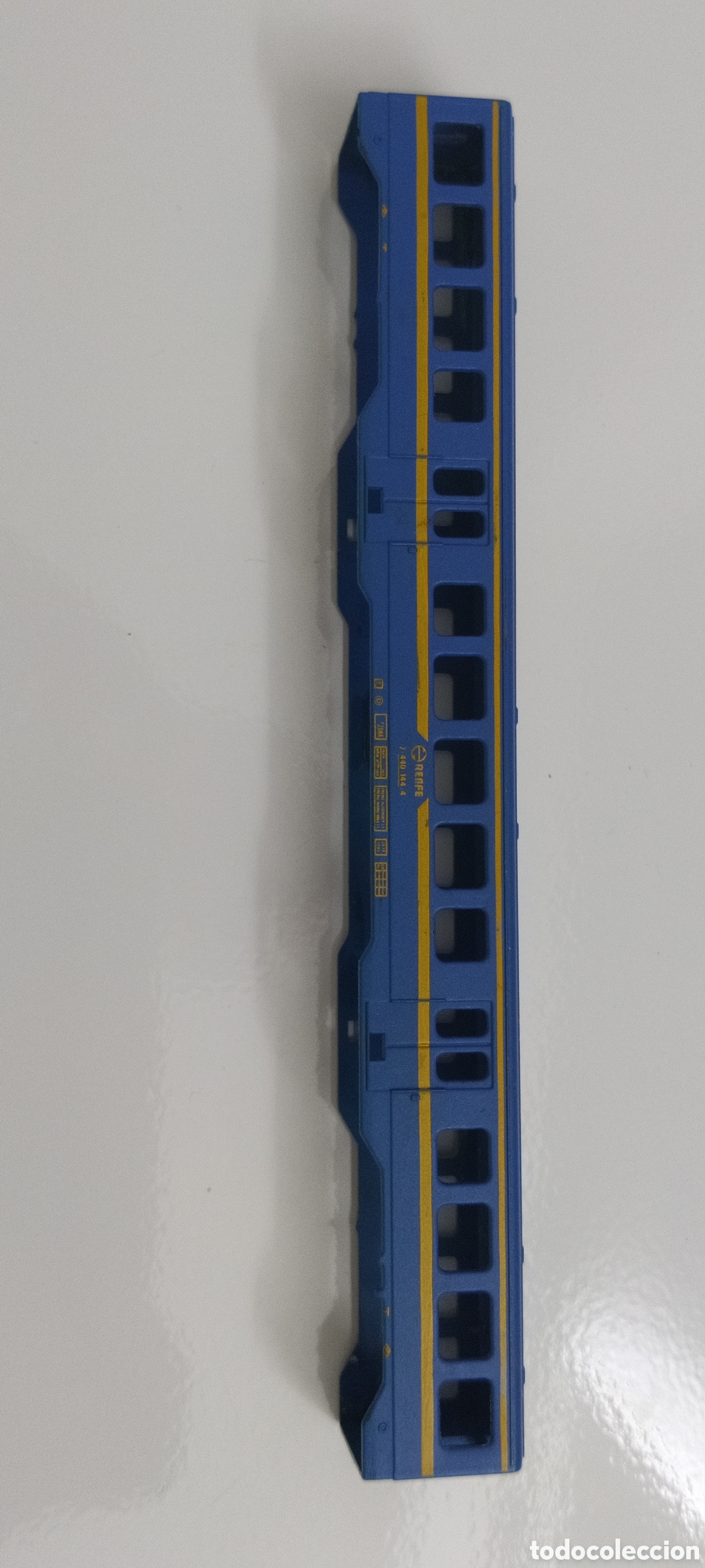 Trenes escala: IBERTREN N - CARCASA COCHE INTERMEDIO CERCAN&Iacute;AS UT 440