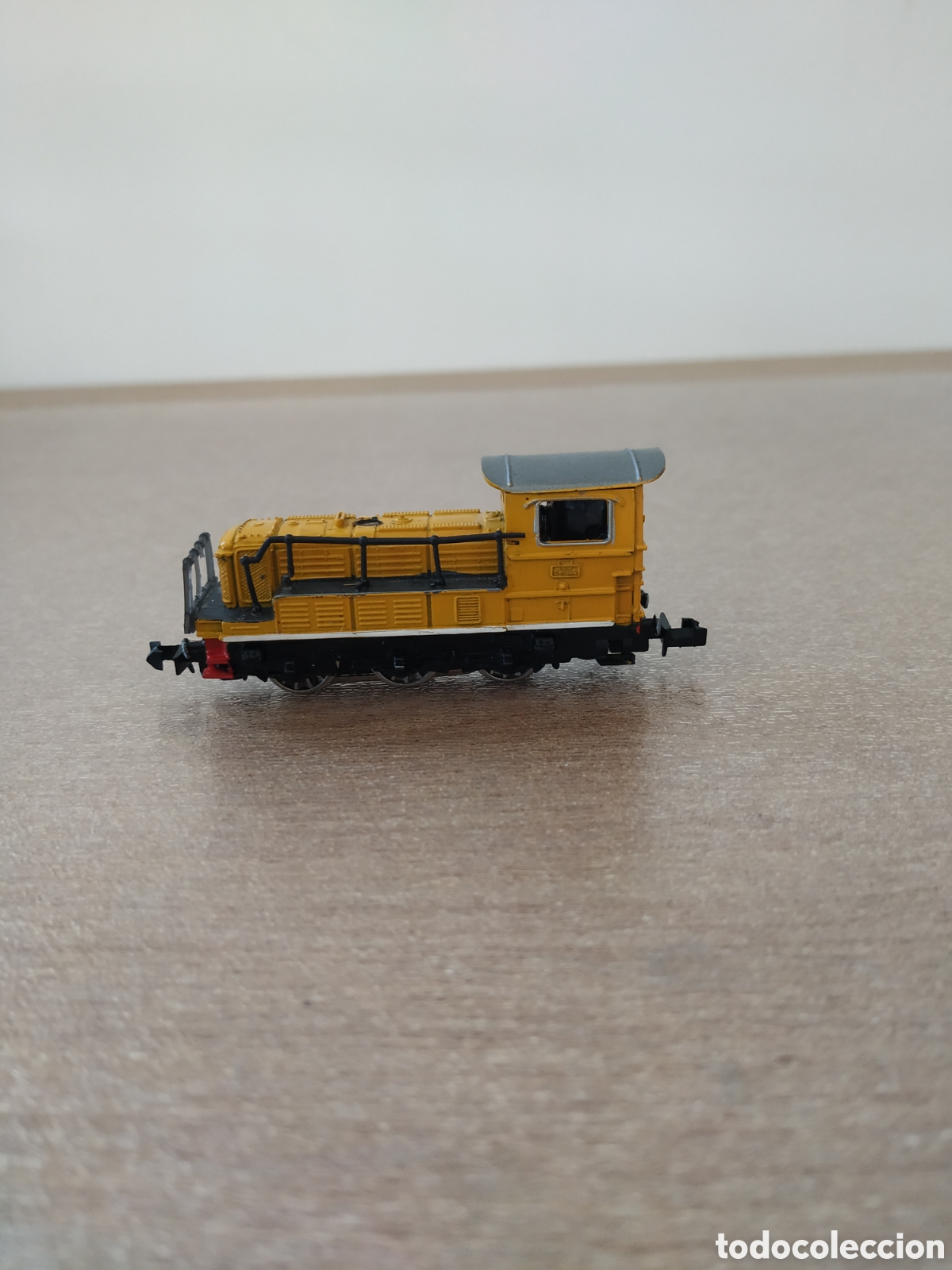 Scale Trains: Locomotora diesel de maniobras de Ibertren SNCF N referencia 020 Amarilla