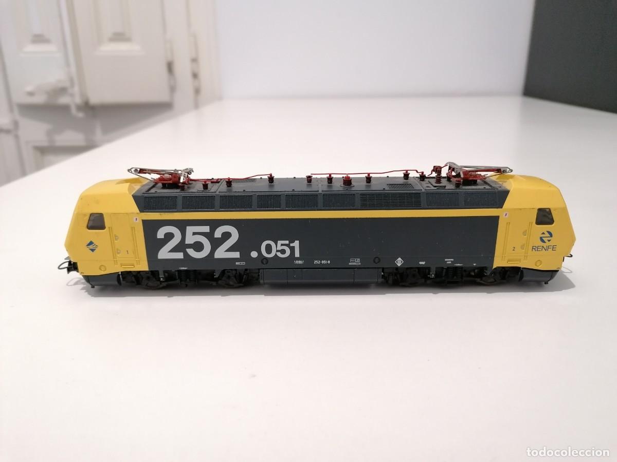 Trenes Escala: Lima H0 Locomotora El&eacute;ctrica 252 051-8 Renfe Defectuosa Desguace
