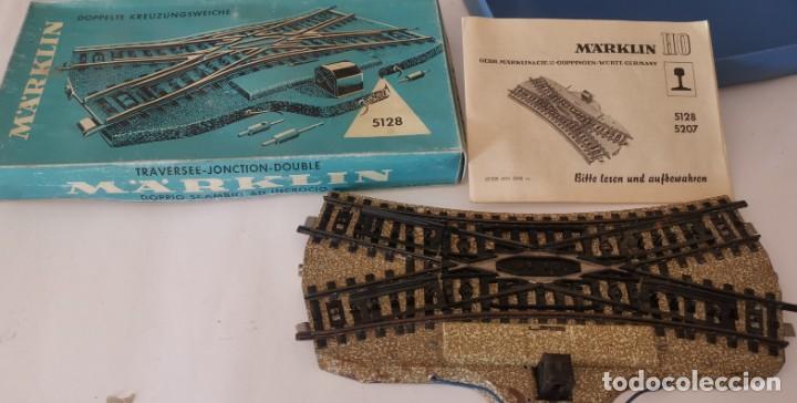 Trenes escala: Cruce m&auml;rklin 5128 con papeles - Foto 3