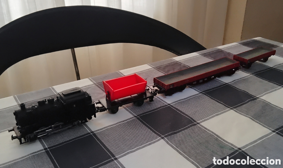 Trenes Escala: LOCOMOTORA MARKL&Iuml;N H0 RF 3000 89005 Y TRES VAGONES