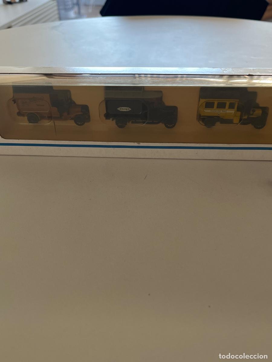Trenes Escala: Antigua caja con coches de metal Marklin.