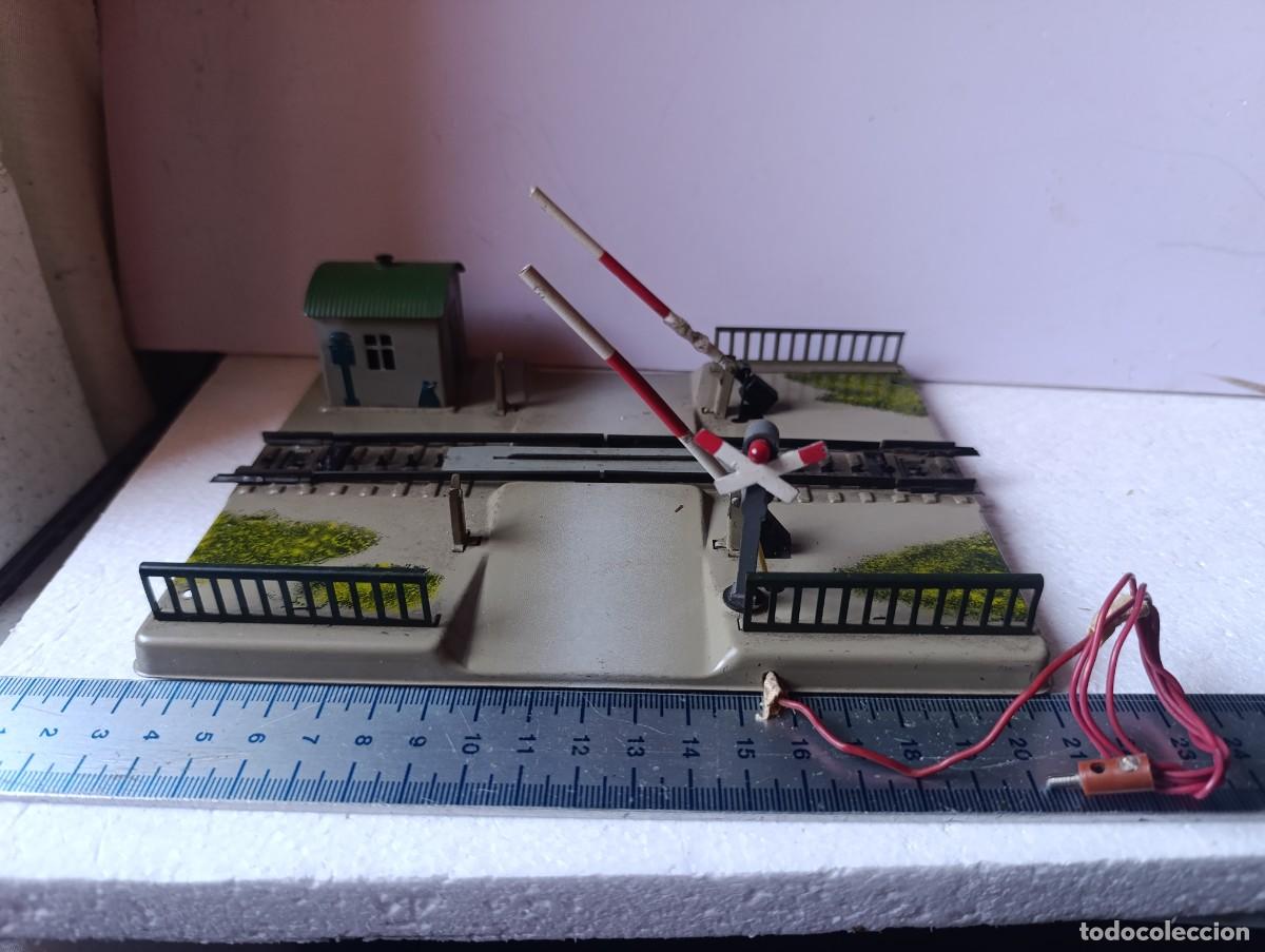 Trenes escala: MARKLIN - PASO A NIVEL CON BARRERAS - MOD. 7390 - ESC. HO - ALEMANIA ( )
