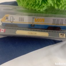 Trenes Escala: LOCOMOTORA TREN ESTATICA VÍA RAIL LRC CANADA ESCALA 1/60. Lote 399953699