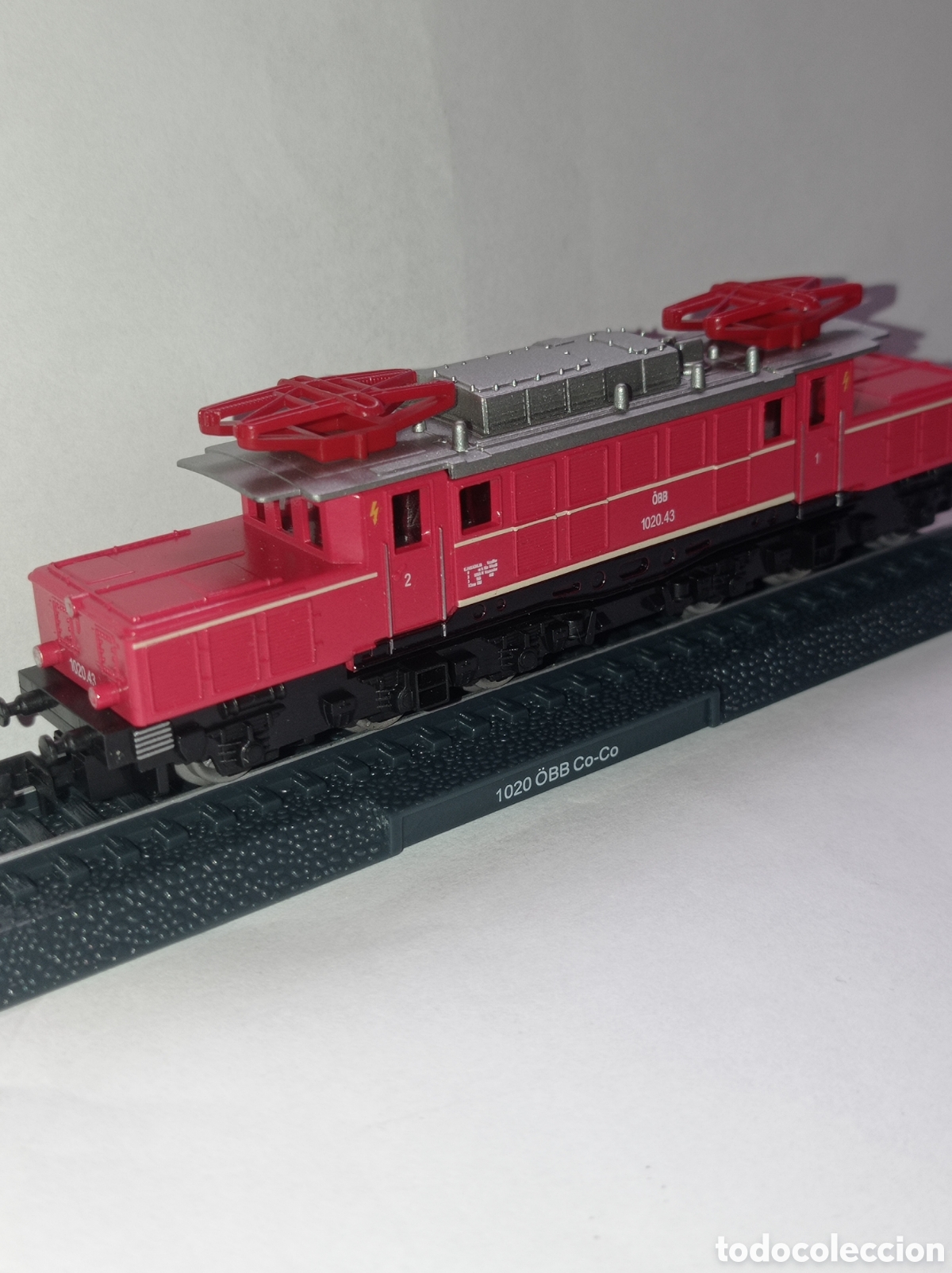 Trenes escala: Locomotora est&aacute;tica 1020 &Ouml;BB Co-Co - Foto 3