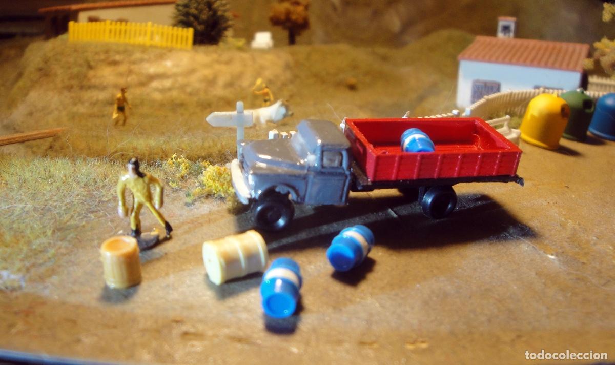 Trenes escala: Cami&oacute;n de Bachmann con cargas y figura - Foto 2