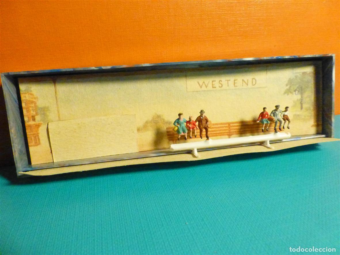 Trenes Escala: Figuras Escala N - Box N 865 - Personas, Turistas sentados p/ Maquetas Tren El&eacute;ctrico - Merten -
