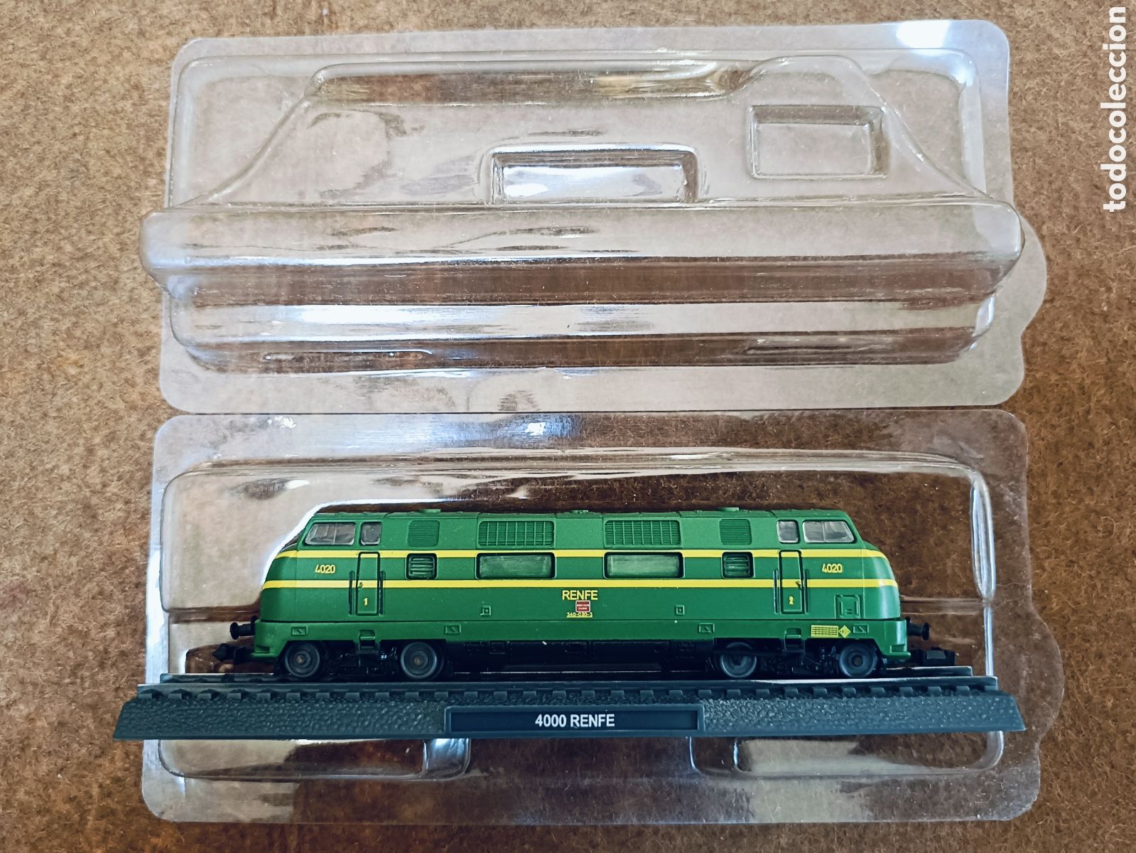 Trenes Escala: LOCOMOTORA ESTATICA. RENFE 4000. EN BLISTER ORIGINAL
