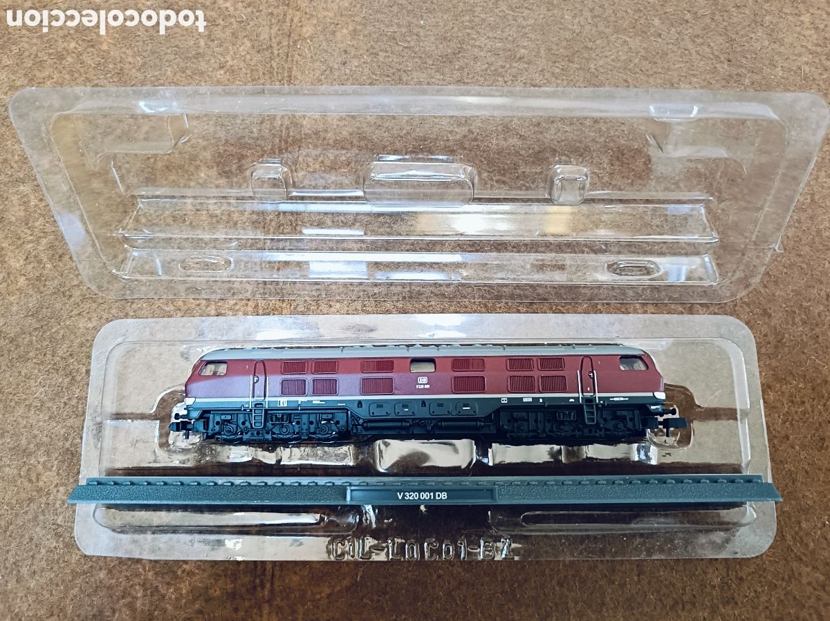 Trenes Escala: LOCOMOTORA ESTATICA. V320 001DB. EN BLISTER ORIGINAL