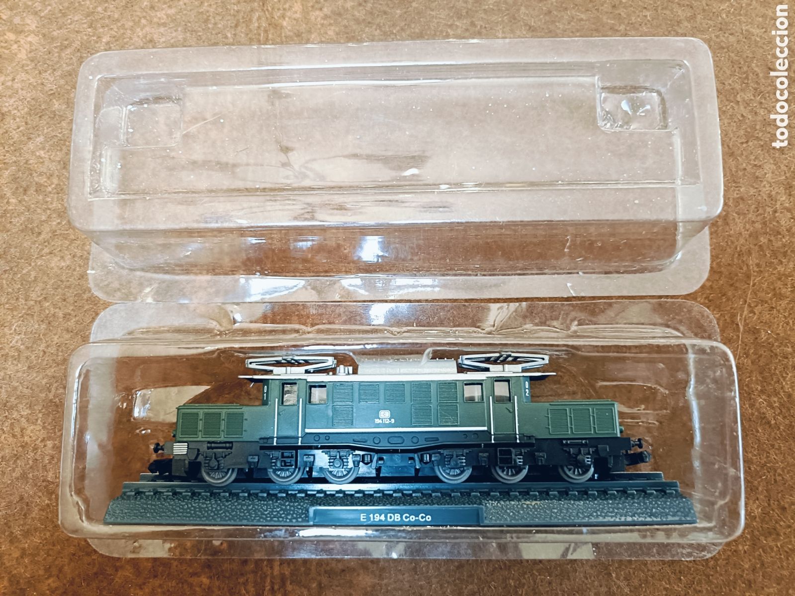 Trenes Escala: LOCOMOTORA ESTATICA. E194 DB Co-Co. EN BLISTER ORIGINAL