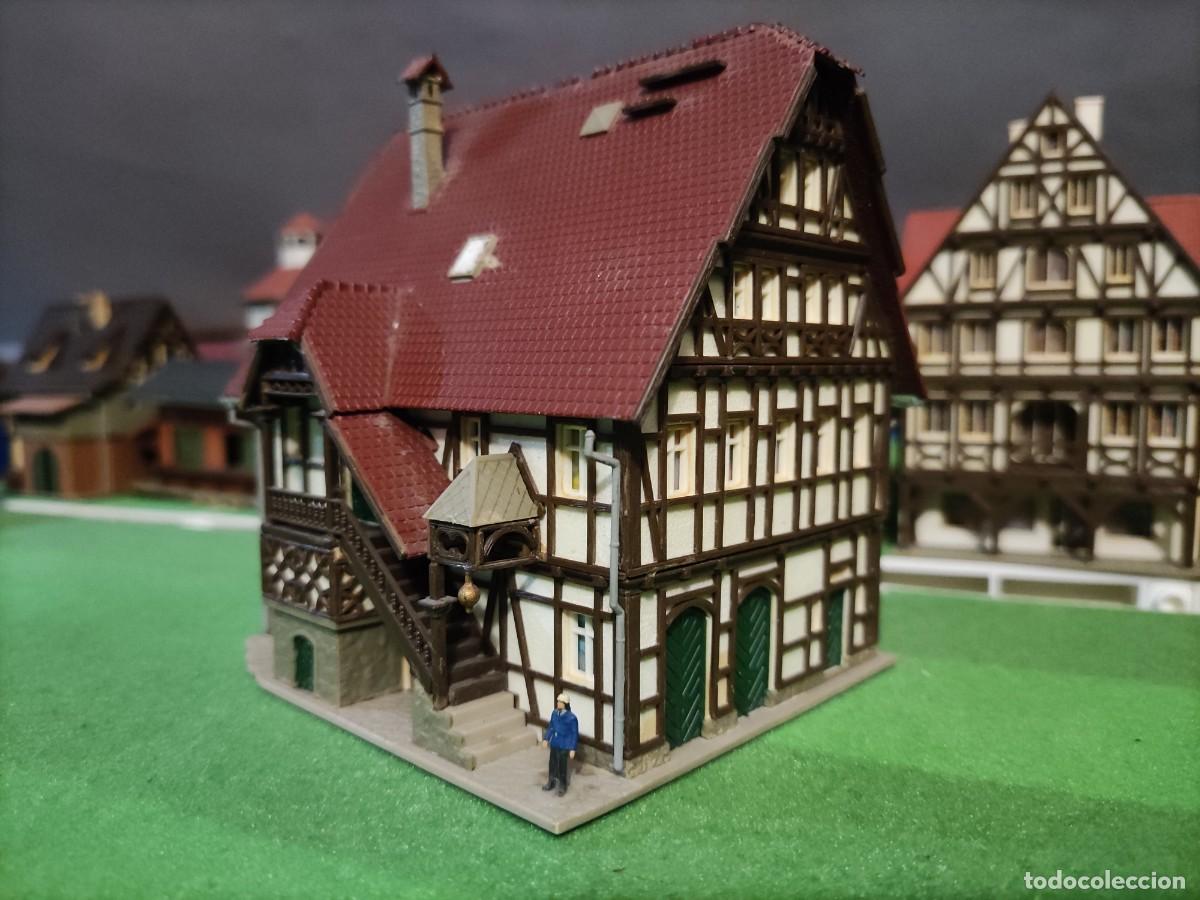 Trenes Escala: Edificio urbano con figurita Vollmer 24015 Escala N