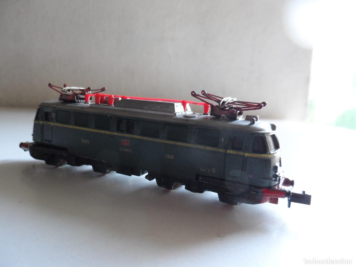 Scale Trains: LOCOMOTORA RENFE 274- 7408 BA&Ntilde;ERA MINITRIX ESCALA N