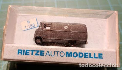 Trenes escala: M113 (TOA) de Minitrans y FURGONETA MERCEDES L139 (Customizadas) de Rietze AutoModelle
