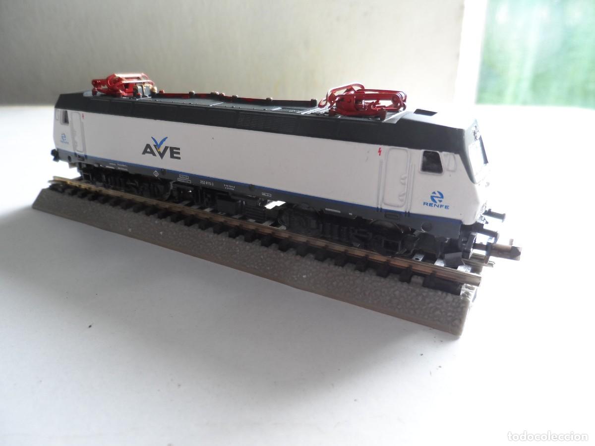 Trenes escala: LOCOMOTORA MOTORIZADA MINITRIX CON CARCASA AVE RENFE ESCALA N