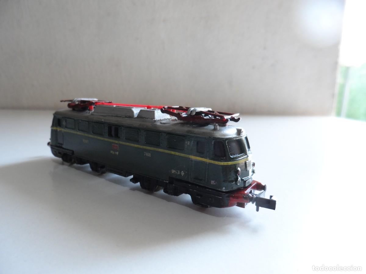 Trenes escala: LOCOMOTORA RENFE 274- 7408 BA&Ntilde;ERA MINITRIX ESCALA N