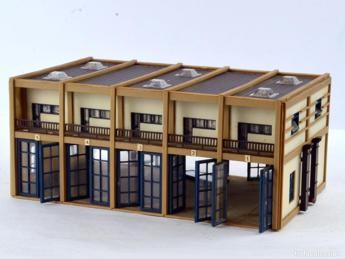 Trenes escala: Vollmer Edificios Escala N Dep&oacute;sito de 5 Vehiculos con Edificio Anexo para Arreglar - Foto 3