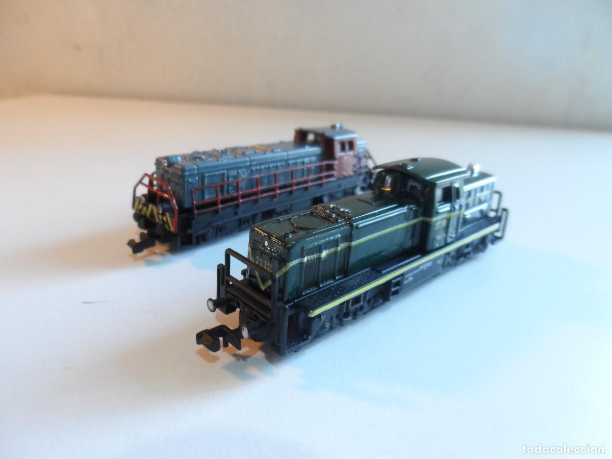 Trenes escala: 2 LOCOMOTORAS EST&Aacute;TICAS SIN MOTOR ESCALA N