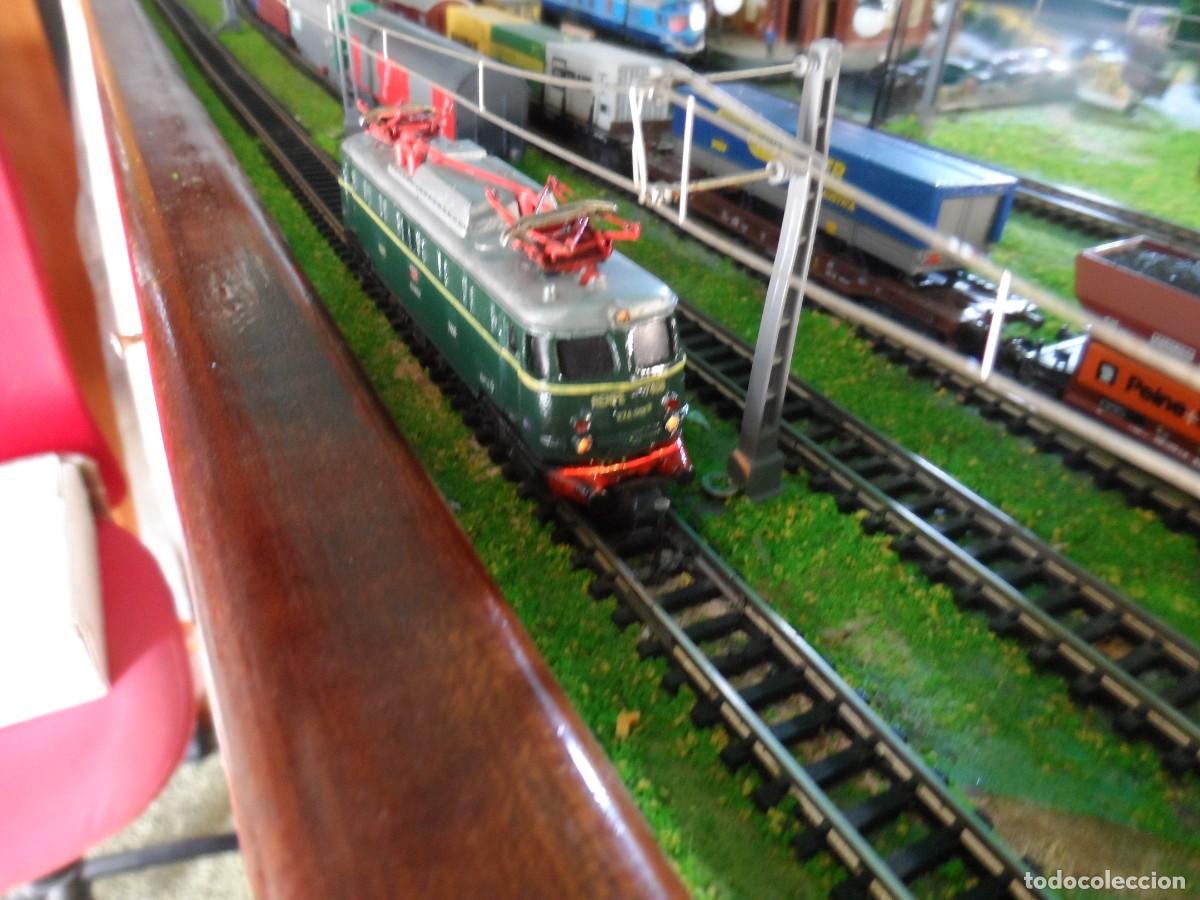 Trenes escala: LOCOMOTORA RENFE 274- 7408 BA&Ntilde;ERA ARTESANAL MINITRIX ESCALA N
