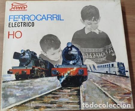 Trains &Eacute;chelle: PAYA. Caja original con FERROCARRIL el&eacute;ctrico HO a pilas, con m&aacute;quina, tres vagones, v&iacute;as y mando.