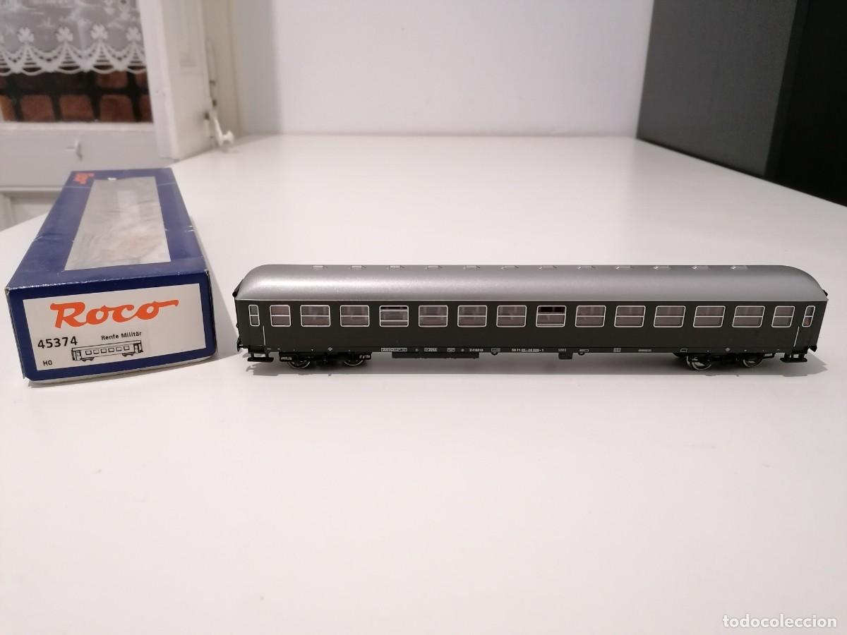 Trenes escala: Roco H0 45374 Vag&oacute;n de Pasajeros Militar 8000 Renfe Nuevo