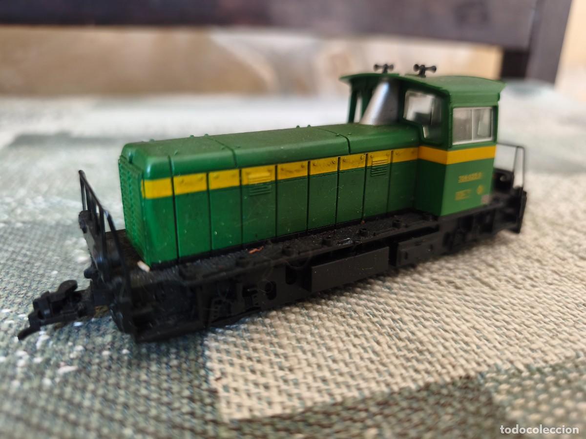 Trenes escala: LOCOMOTORA TRACTOR RENFE 304-035.9, ROCO 43618, H0/HO