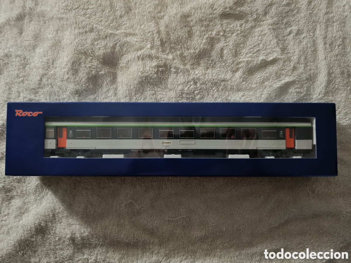 Trenes escala: COCHE CORAIL SEGUNDA CLASE RENFE ROCO H0 EXACTO