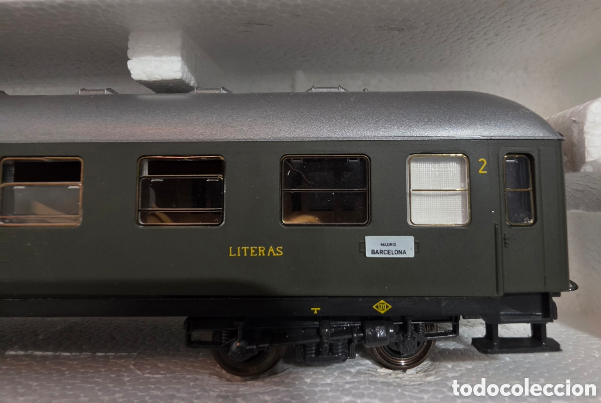 Trenes escala: Vag&oacute;n Renfe H0 Literas. ROCO.