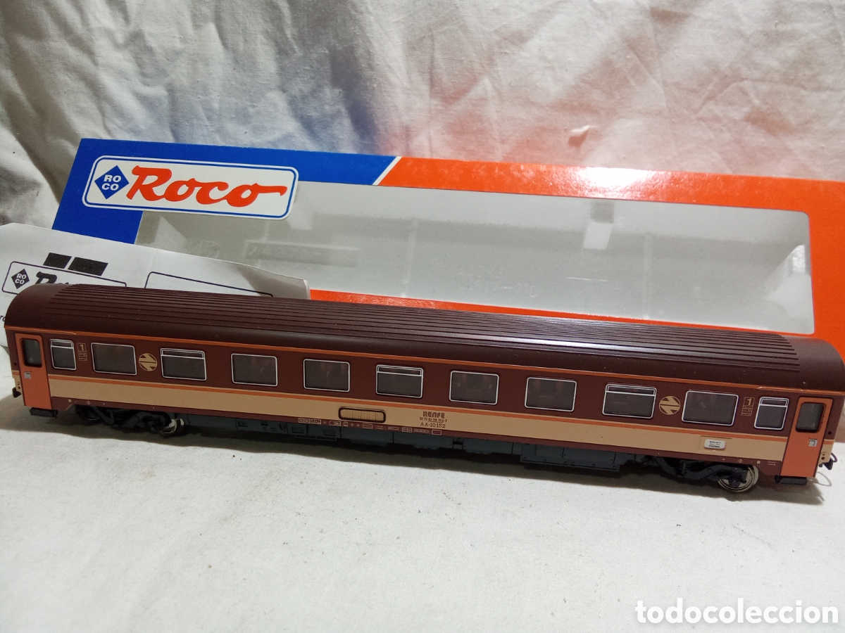 Trenes escala: VAG&Oacute;N DE PASAJEROS RENFE REF. 44313 ROCO H0 EN CAJA