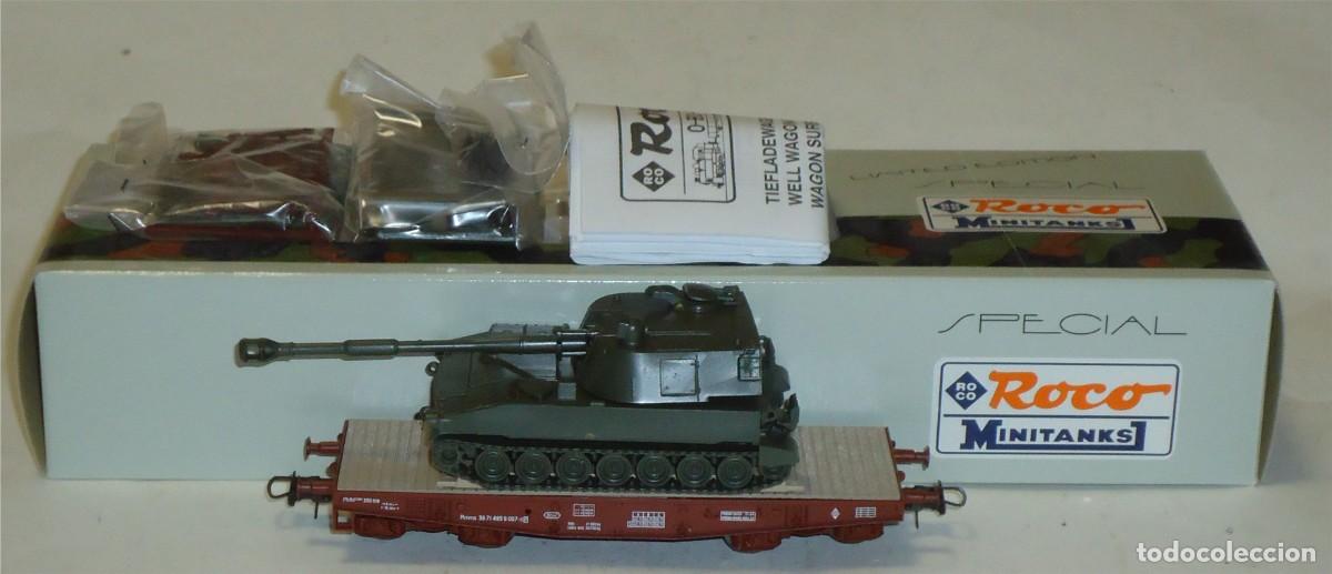 Trenes escala: ROCO HO, VAG&Oacute;N PLATAFORMA 4 EJES CARGADO CON CARRO, REF. 47198, SERIE LIMITADA