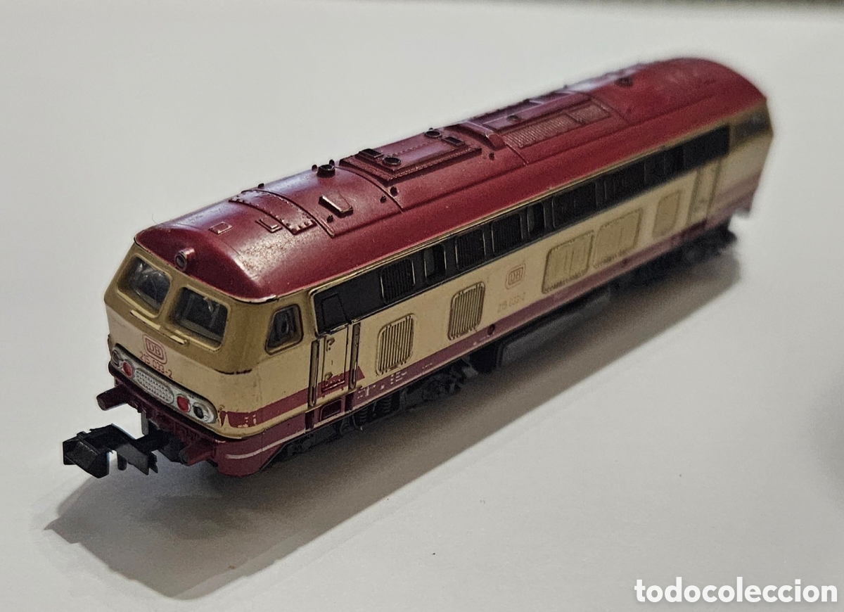 Comboios Escala: ROCO N - LOCOMOTORA DIESEL DB 215 033-2