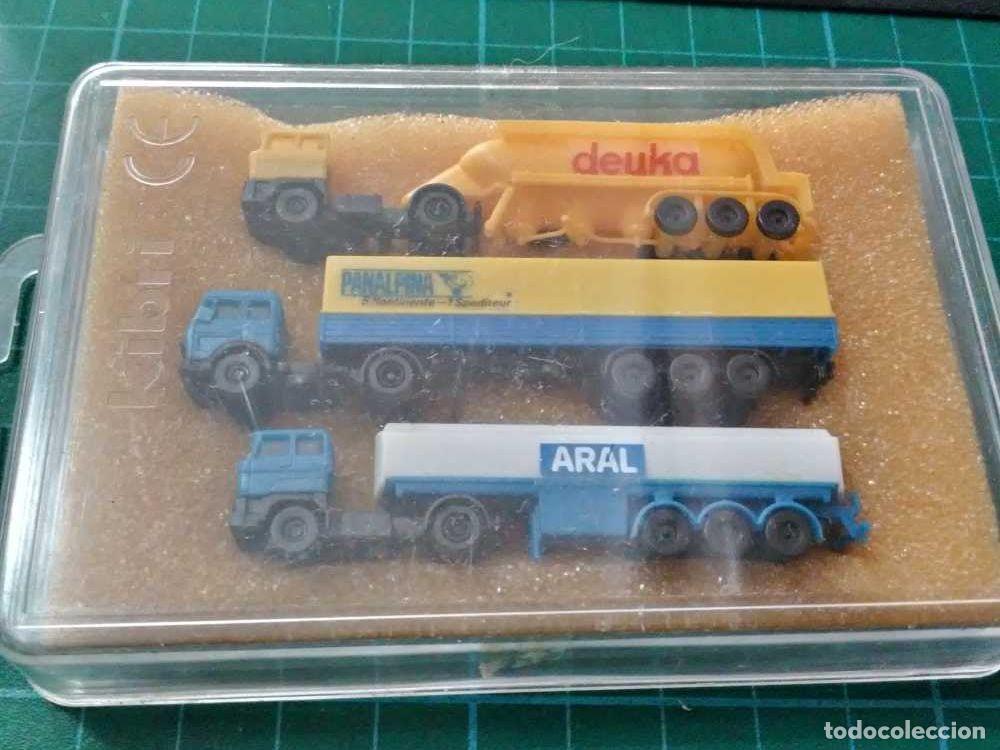 Trenes escala: KIBRI - Dos referencias, cada una con tres camiones y otra con tres camiones y remolques