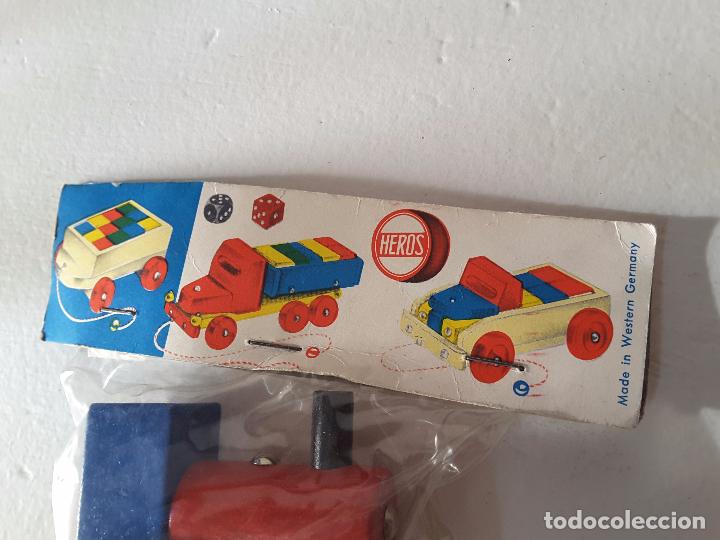 Trenes escala: Trenecito de madera. A&ntilde;os 60 - Foto 2