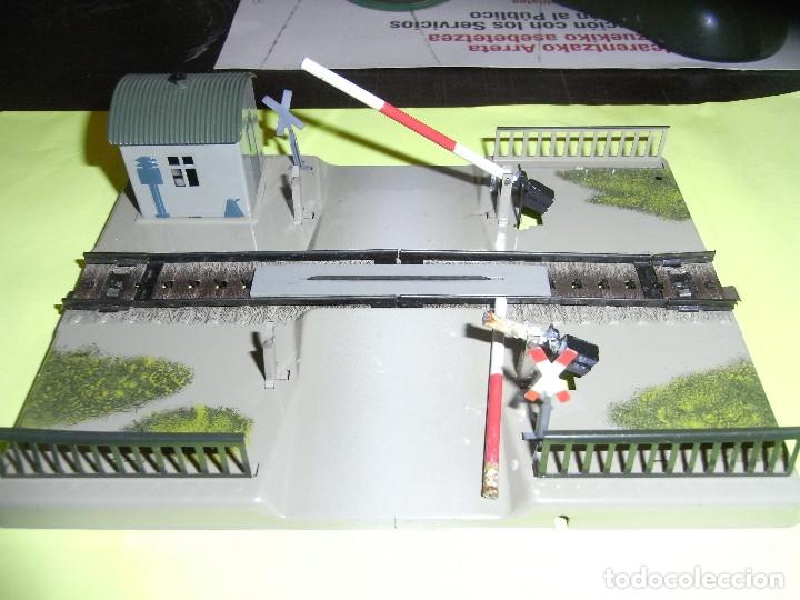 Trenes escala: MARKLIN, Paso a nivel, Passage a niveau a commande mecanique - Foto 3