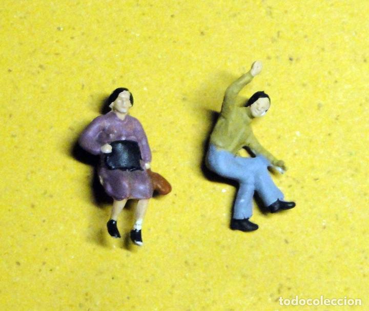 Trenes escala: Par de figuras sentadas - Foto 1