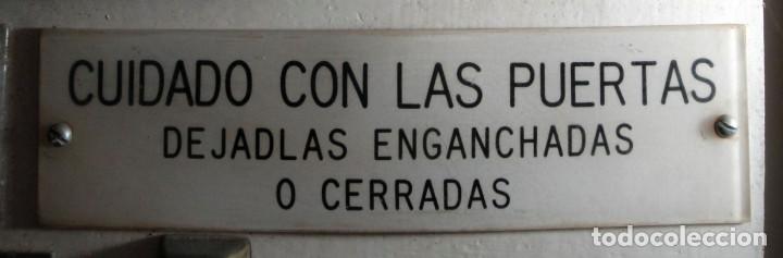 Trenes escala: Renfe. Plaquita. Cuidado con las puertas... - Foto 1