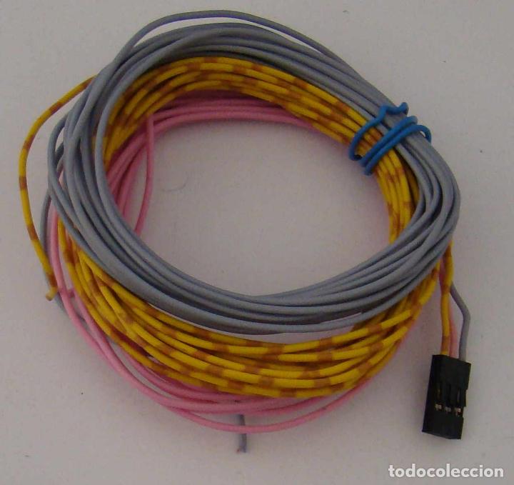 Trenes escala: ROLLO DE CABLE CON CONECTOR DE TRES PINES PARA CIRCUITO DE CONTROL DE SERVO. - Foto 1