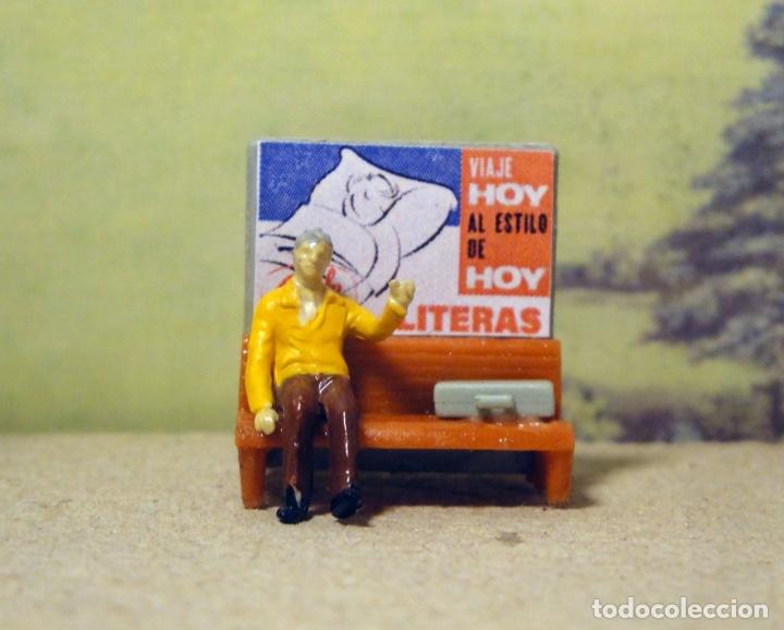 Trenes escala: Banco con publicidad antigua - Foto 1