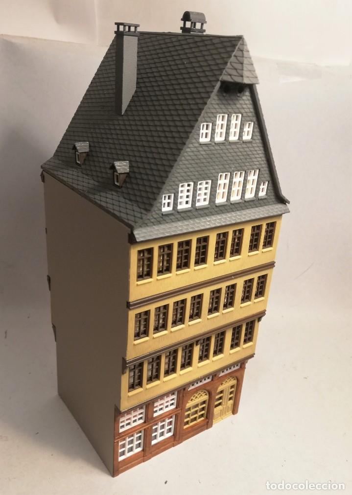 Trenes escala: FALLER. Escala H0. Edificio de apartamentos 8x8 cms. Maqueta montada y pintada - Foto 1