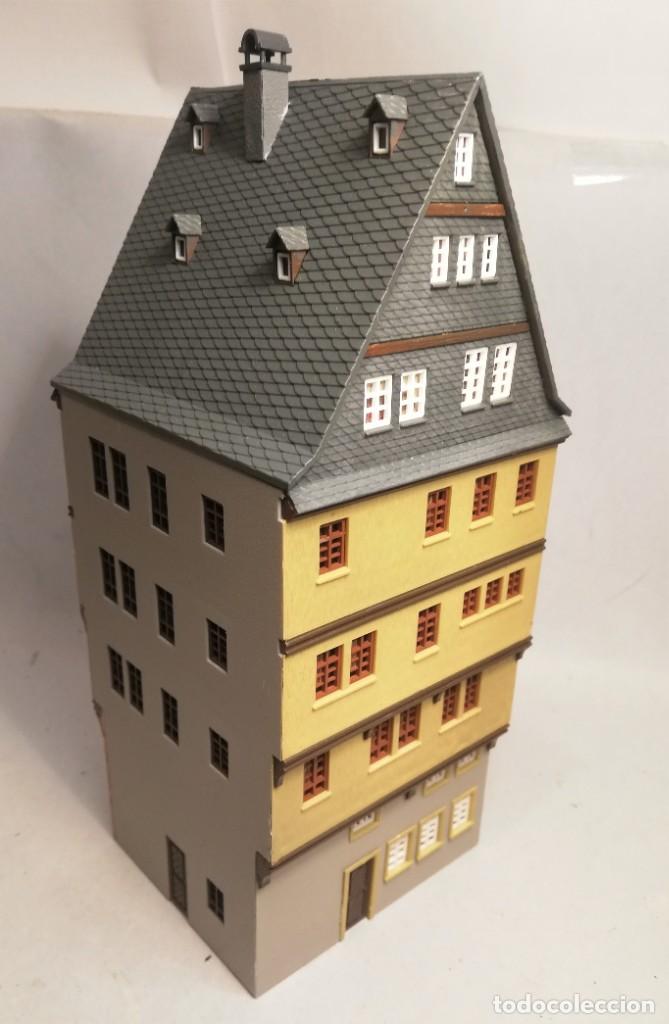Trenes escala: FALLER. Escala H0. Edificio de apartamentos 8x8 cms. Maqueta montada y pintada - Foto 2