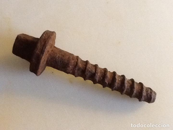 Trenes escala: Tirafondos de traviesa de v&iacute;a. - Foto 1