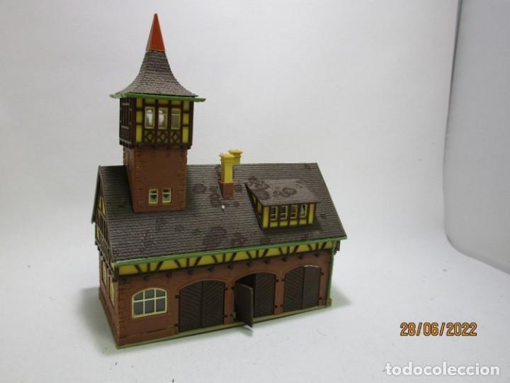 Trenes escala: Casa edificio con torre y chimeneas escala HO Vollmer - Foto 1