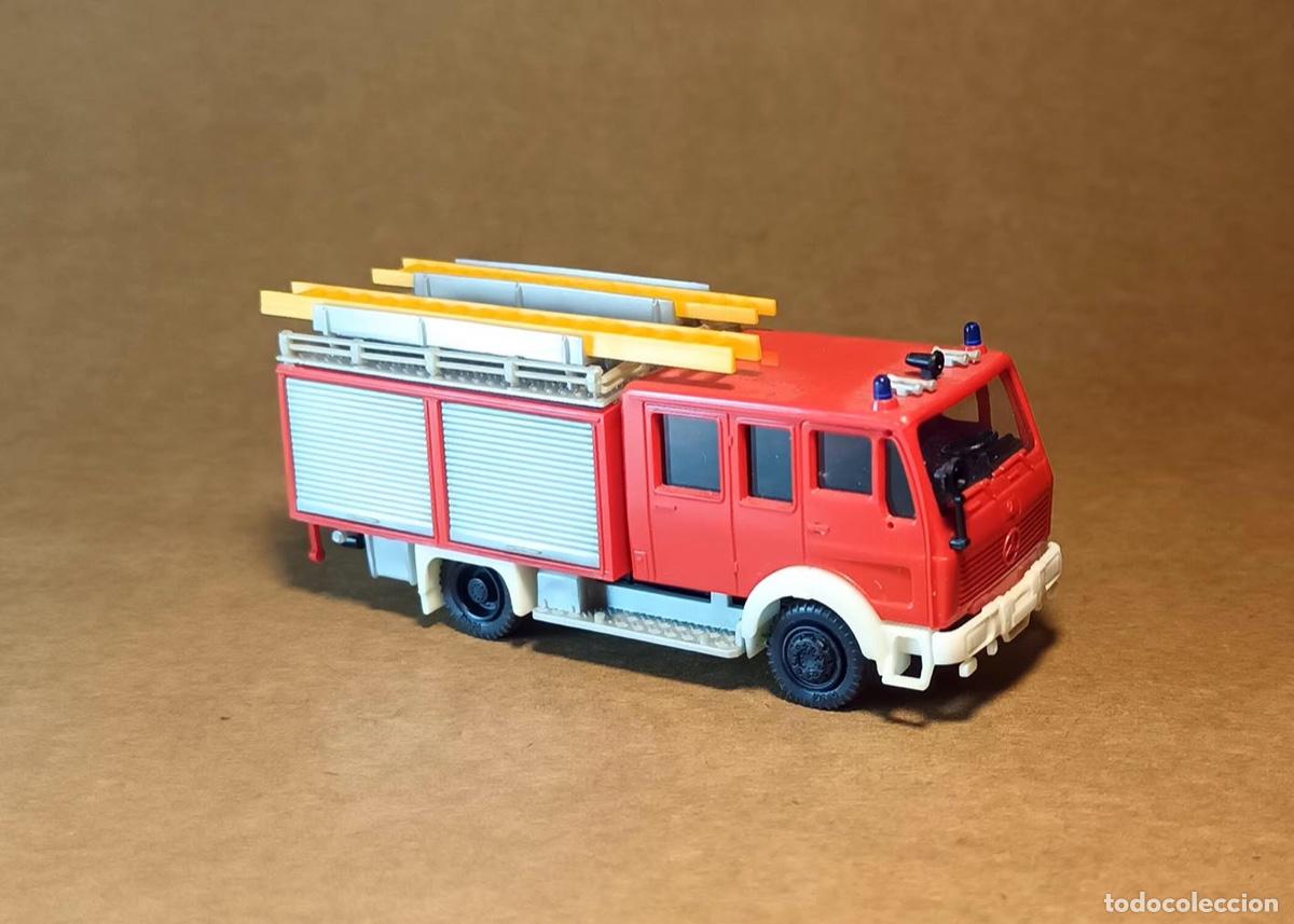 Trenes escala: Cami&oacute;n Mercedes de bomberos de Preiser - Foto 1