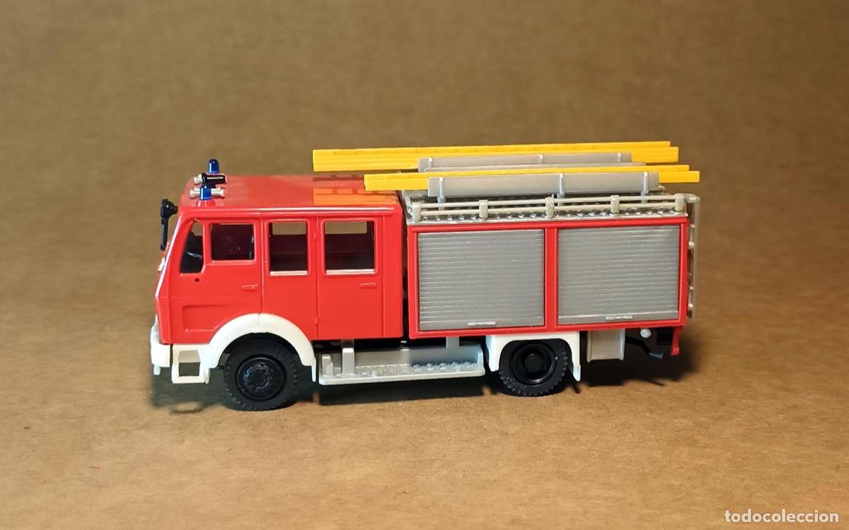 Trenes escala: Cami&oacute;n Mercedes de bomberos de Preiser - Foto 2